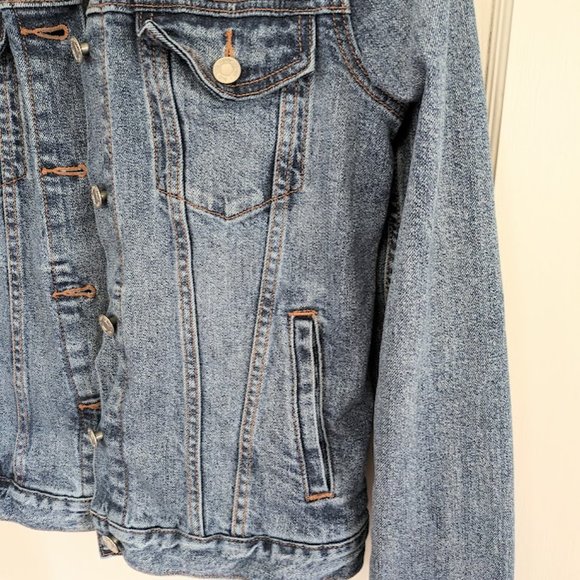 Classic Gap Denim Jean Jacket Medium Wash - Size Small - Picture 3 of 7